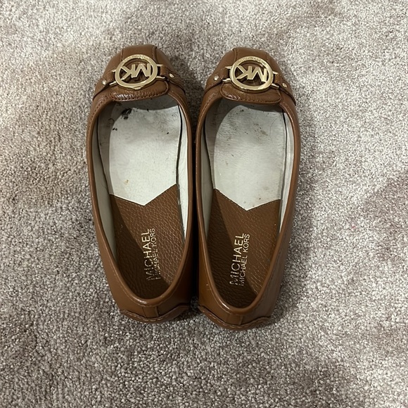 PRODUCT DETAIL
100% Leather
Manmade
Pull/Slip On Loafer
Not Water Resistant - Picture 3 of 8